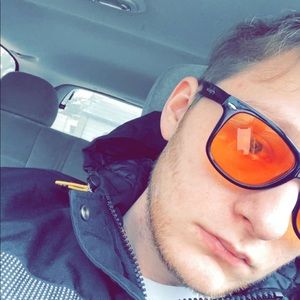 Meet your Posher, Joshwa